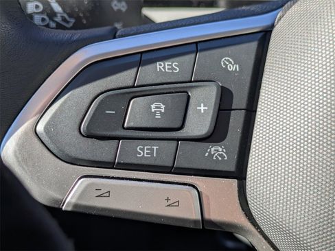 Used 2025 Volkswagen Jetta SE image 22