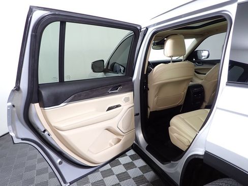 Used 2021 Jeep Grand Cherokee L Limited AWD/4WD image 31