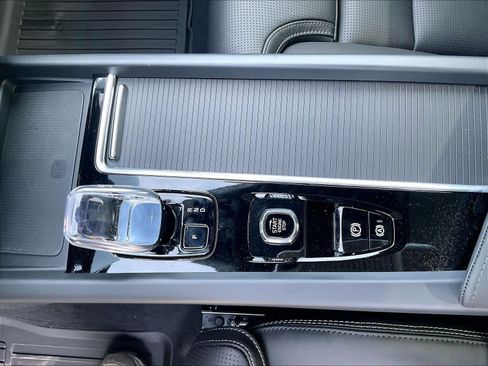 New 2026 Volvo XC60 B5 Ultra w/ Climate Package AWD/4WD image 10