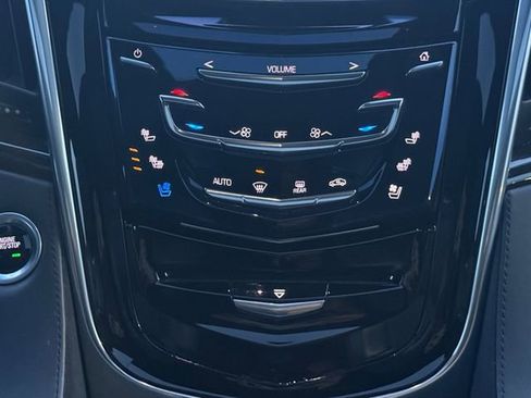 Used 2019 Cadillac Escalade ESV Platinum w/ Escalade Sport Edition image 4