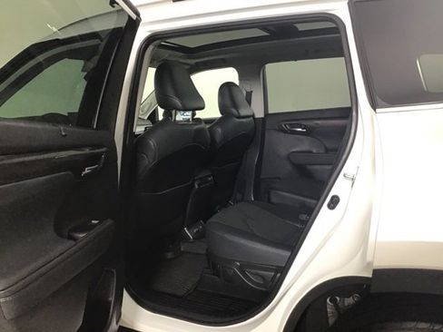 Used 2023 Toyota Highlander Platinum image 20