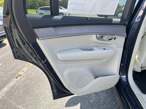 New 2026 Volvo XC90 T8 Ultra w/ Protection Package Premier AWD/4WD image 18