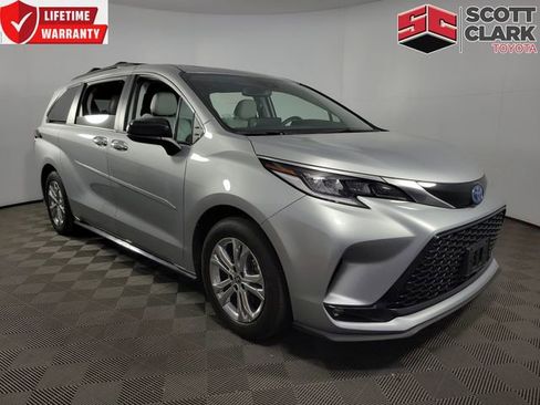 Used 2023 Toyota Sienna XSE w/ XSE Plus Package AWD/4WD image 1