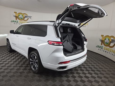 Used 2022 Jeep Grand Cherokee L Overland w/ Luxury Tech Group IV AWD/4WD image 35
