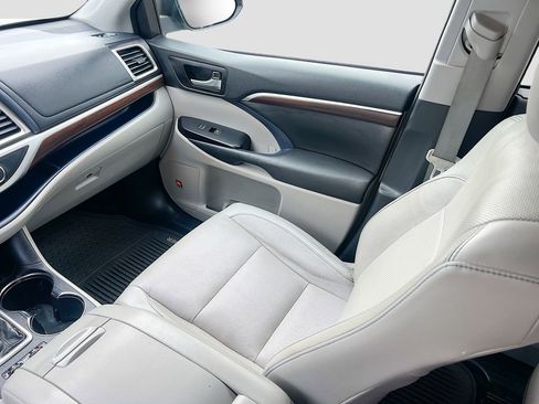 Used 2015 Toyota Highlander Limited image 19