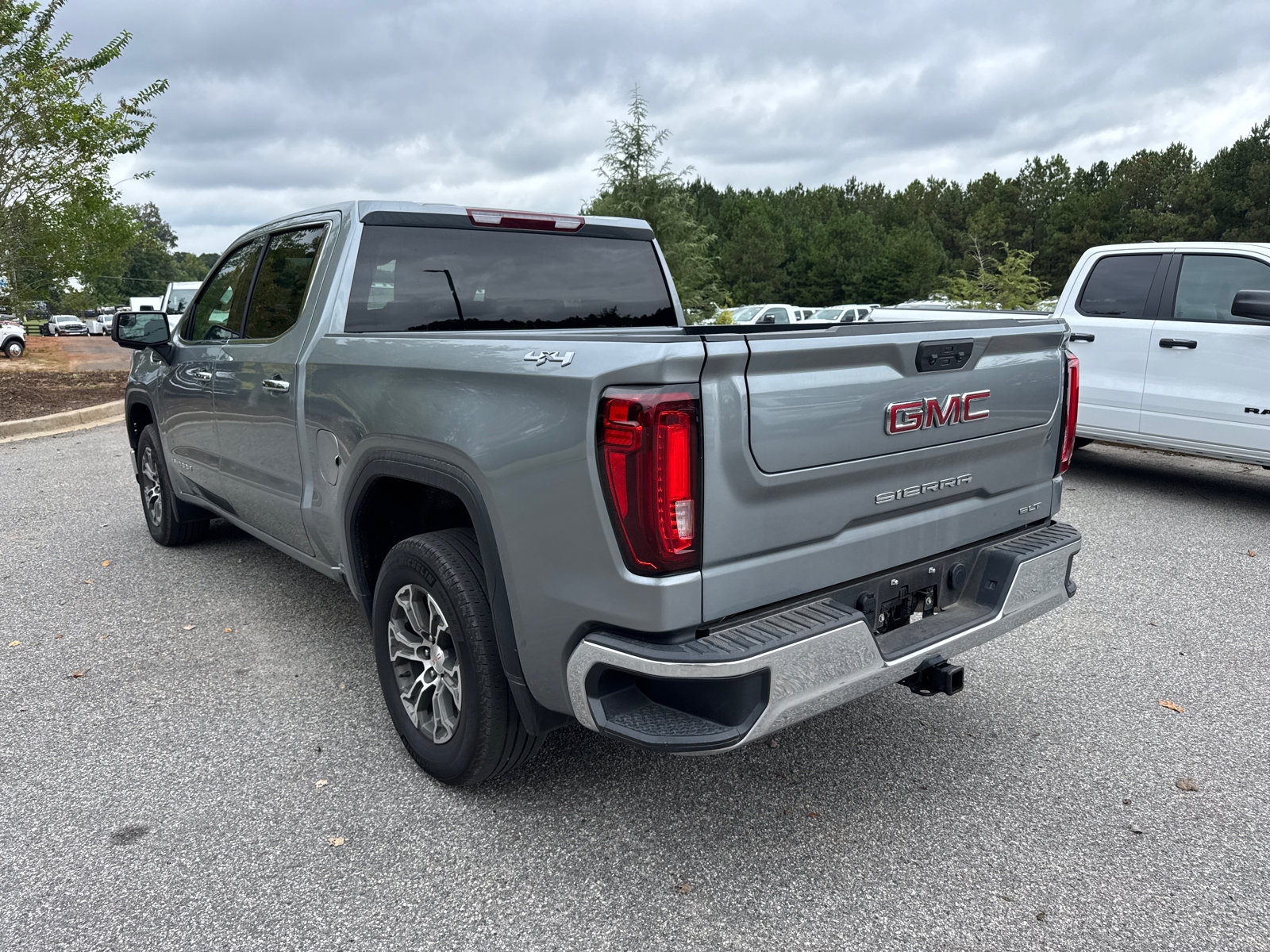 Used 2025 GMC Sierra 1500 SLT AWD/4WD image 10