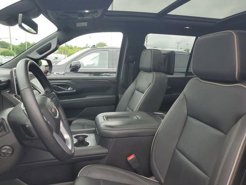 Certified 2023 GMC Yukon SLT w/ SLT Luxury Package AWD/4WD image 18