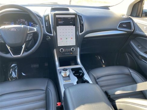 Used 2024 Ford Edge SEL image 17