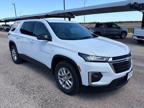 Used 2023 Chevrolet Traverse LS FWD image 3
