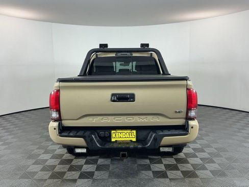 Used 2018 Toyota Tacoma TRD Off-Road image 5