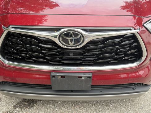 Used 2022 Toyota Highlander Platinum AWD/4WD image 32