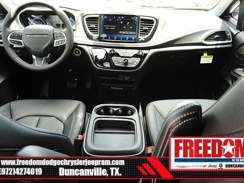 New 2027 Chrysler Pacifica Select FWD image 11