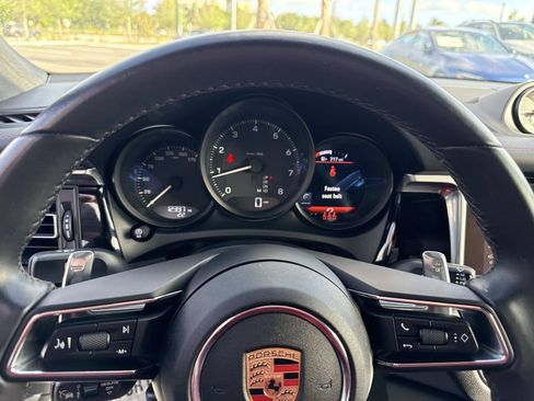 Used 2024 Porsche Macan AWD/4WD image 29