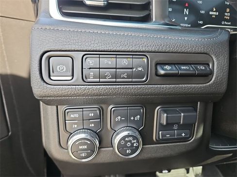 Used 2024 GMC Yukon XL Denali w/ Denali Reserve Package image 18