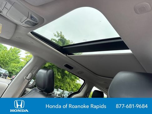 Used 2023 Chrysler Pacifica Limited FWD image 34