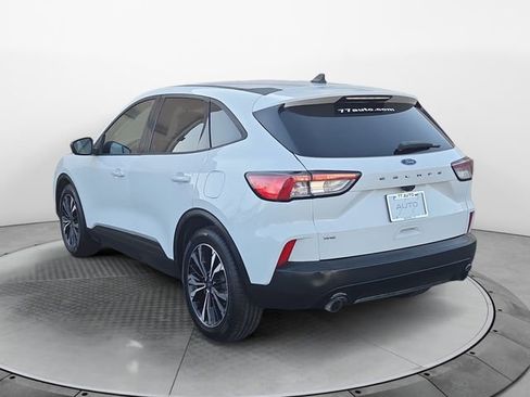 Used 2021 Ford Escape SE w/ SE Sport Appearance Package image 3