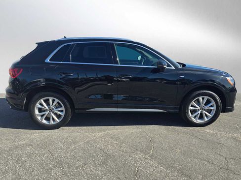 Used 2022 Audi Q3 2.0T Premium w/ Convenience Package image 2