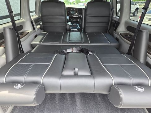 Used 2019 Chevrolet Express 2500 w/ Enhanced Convenience Package image 9