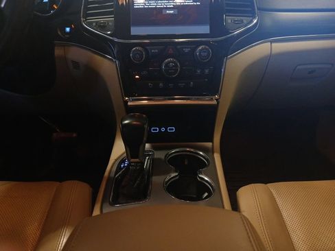 Used 2021 Jeep Grand Cherokee Limited w/ Luxury Group II AWD/4WD image 14