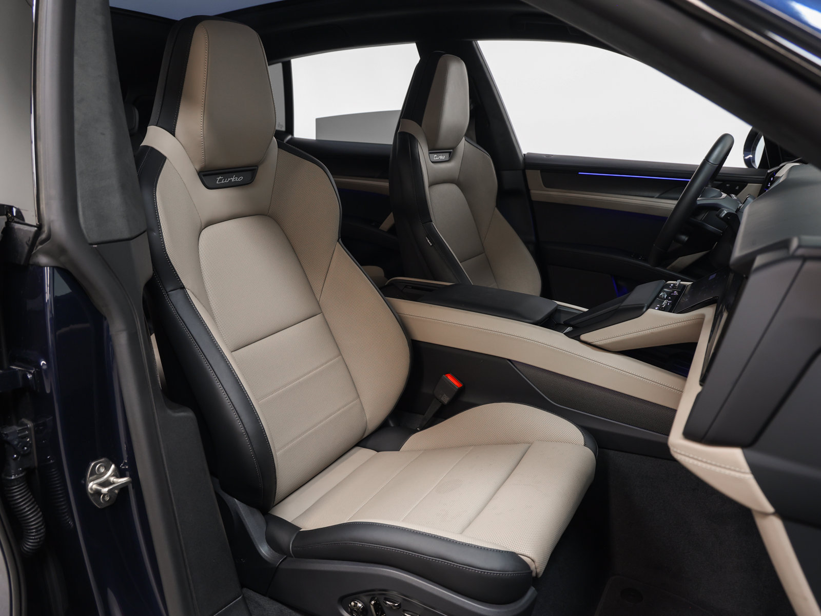 Certified 2026 Porsche Cayenne Turbo AWD/4WD image 25