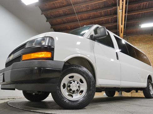 Used 2019 Chevrolet Express 3500 LS image 3