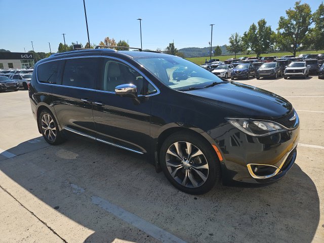 Used 2017 Chrysler Pacifica Limited FWD image 22