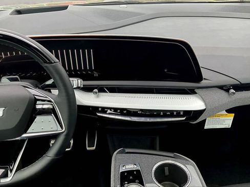 Used 2025 Cadillac Optiq Luxury 2 w/ LPO, Floor Liner Package AWD/4WD image 9