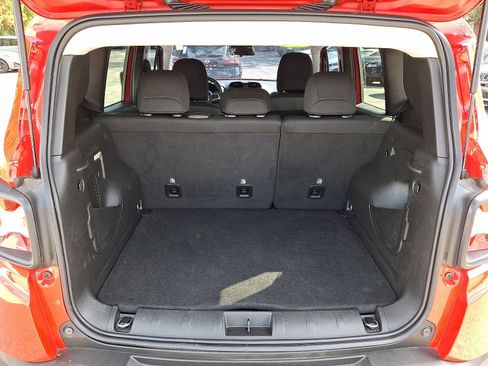 Used 2023 Jeep Renegade Latitude image 29