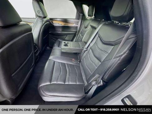 Used 2017 Cadillac XT5 Platinum AWD/4WD image 26