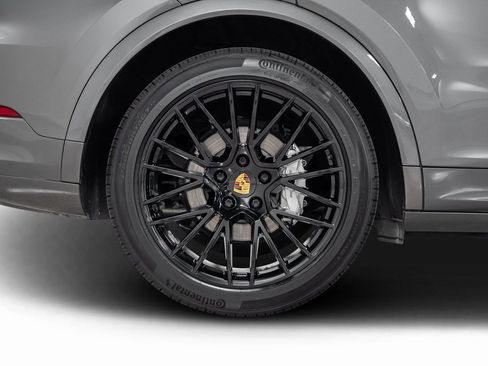 Used 2021 Porsche Cayenne Coupe image 25