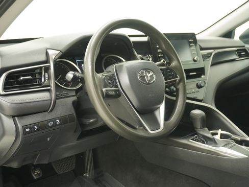 Used 2022 Toyota Camry LE image 10