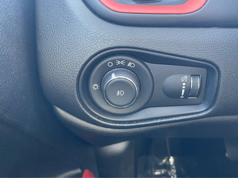 Used 2021 Jeep Renegade Sport image 18