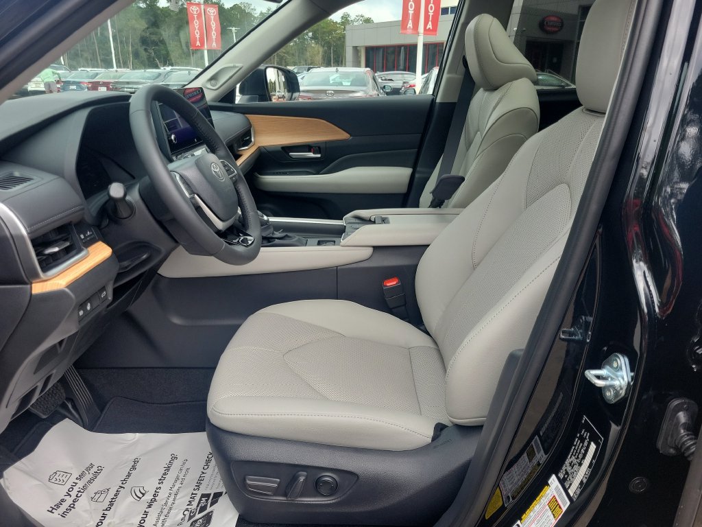 Certified 2026 Toyota Grand Highlander FWD image 15