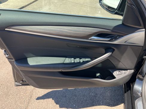 Used 2018 BMW 530e xDrive AWD/4WD image 9