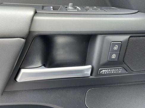 New 2026 Land Rover Defender 90 X-Dynamic SE AWD/4WD image 33