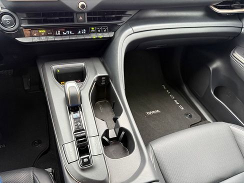 Used 2023 Toyota Crown Platinum image 7