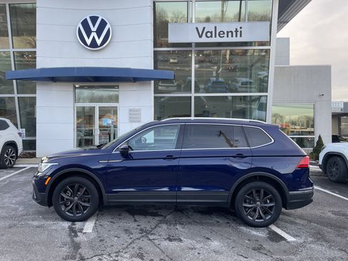 Certified 2024 Volkswagen Tiguan SE image 4