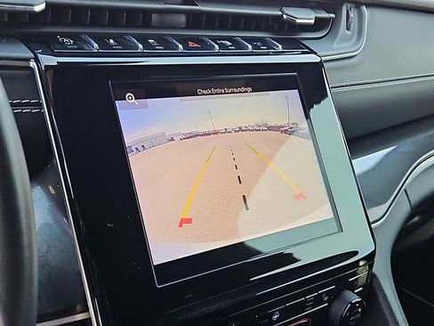 Used 2022 Jeep Grand Cherokee Altitude image 18