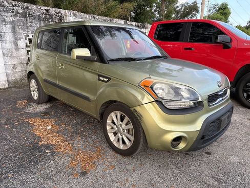 Used 2013 Kia Soul FWD image 2