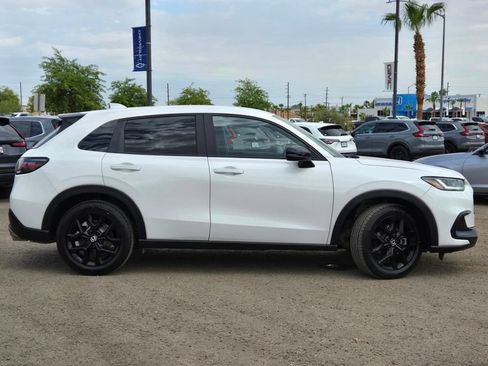 Used 2025 Honda HR-V Sport image 3