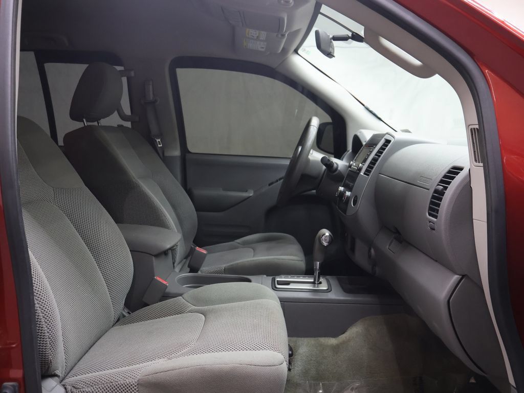 Used 2018 Nissan Frontier SV AWD/4WD image 9