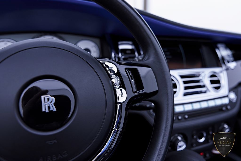 Used 2019 Rolls-Royce Dawn RWD image 68