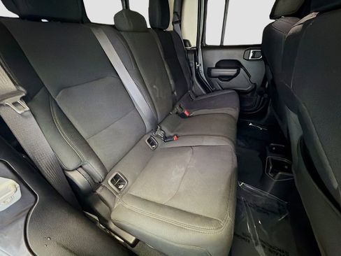 Used 2022 Jeep Gladiator Sport AWD/4WD image 14