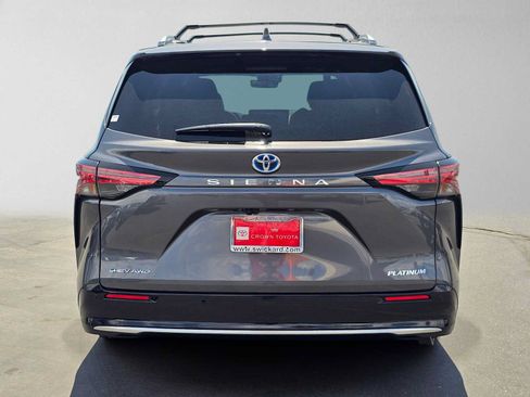 Certified 2025 Toyota Sienna Platinum AWD/4WD image 4