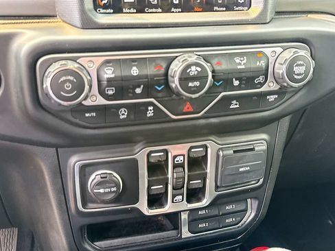 Used 2023 Jeep Wrangler Unlimited Sahara w/ Cold Weather Group AWD/4WD image 17
