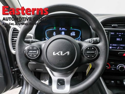 Used 2023 Kia Soul LX w/ LX Technology Package image 10