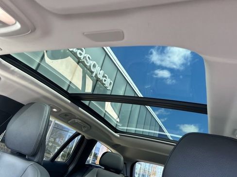 Used 2025 Volvo V60 B5 Cross Country Plus image 27