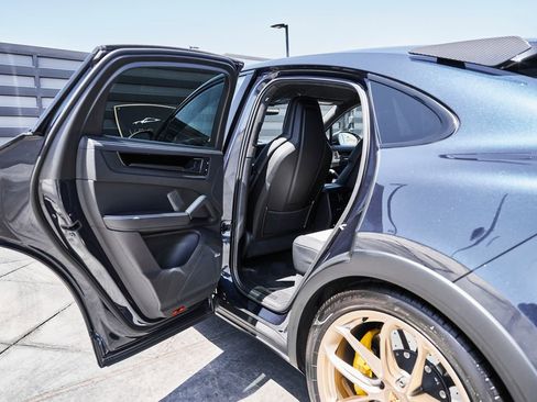 Used 2024 Porsche Cayenne Turbo GT AWD/4WD image 33