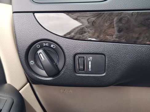 Used 2020 Dodge Grand Caravan SE w/ UConnect Hands-Free Group image 20