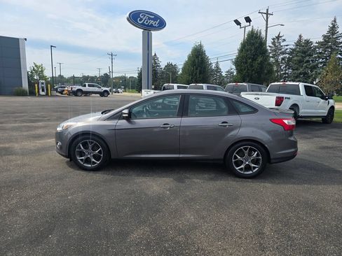 Used 2014 Ford Focus SE w/ Equipment Group 201A FWD image 2